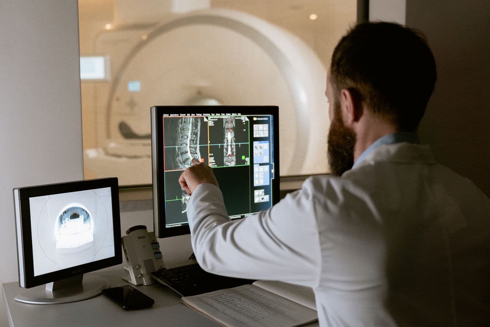 Medical imaging displays in a clinical setting